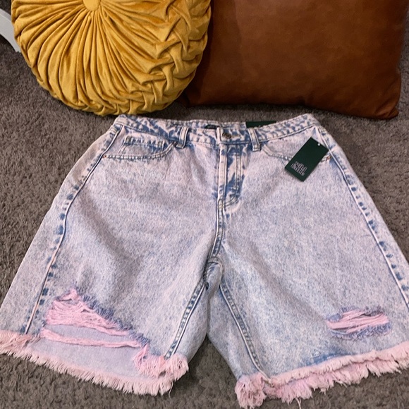 NWT Wild Fable pink acid wash, distressed, high rise bermuda jeans shorts, sz 6 - Picture 4 of 9